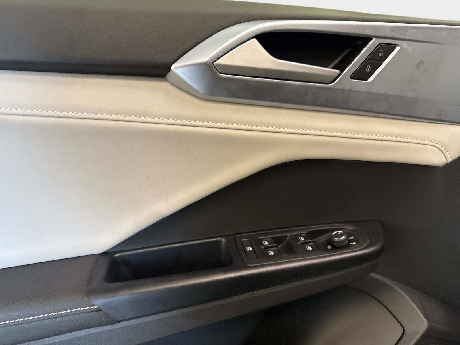 New 2026 Volkswagen Taos SE image 19