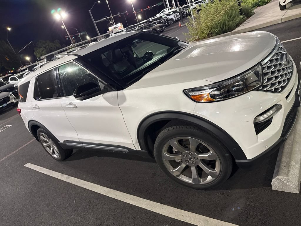 Used 2020 Ford Explorer Platinum w/ Premium Technology Package AWD/4WD image 2