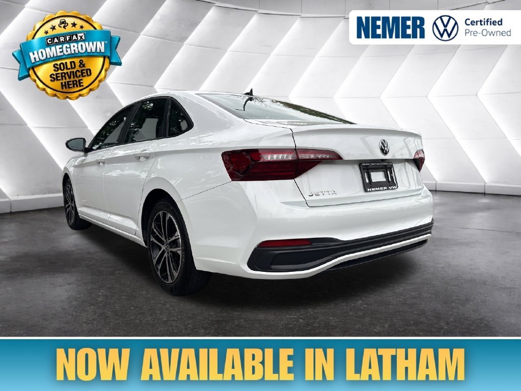 Used 2024 Volkswagen Jetta Sport FWD image 2