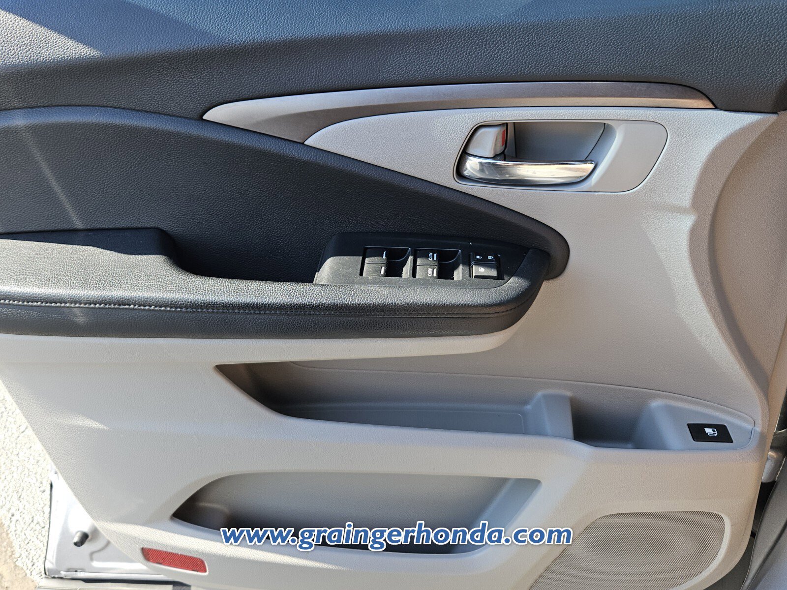 Used 2021 Honda Pilot EX image 23