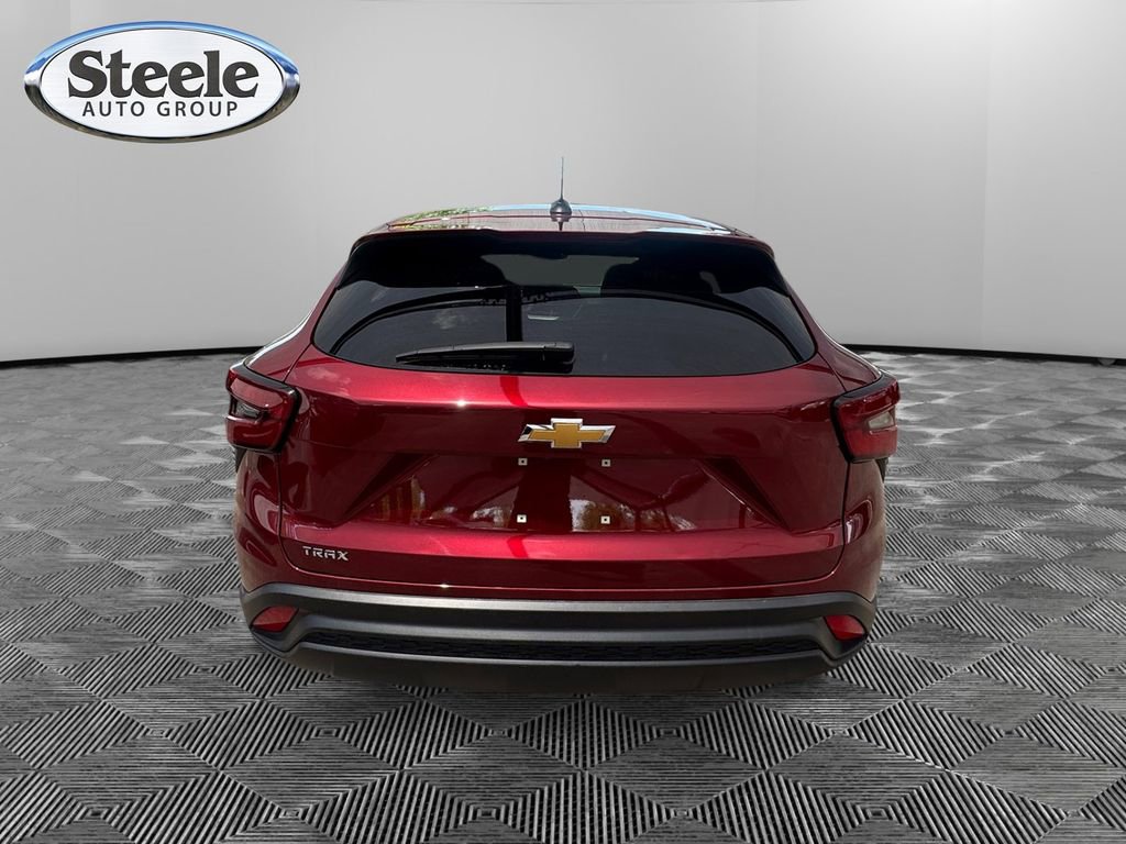 Used 2024 Chevrolet Trax LS FWD image 4