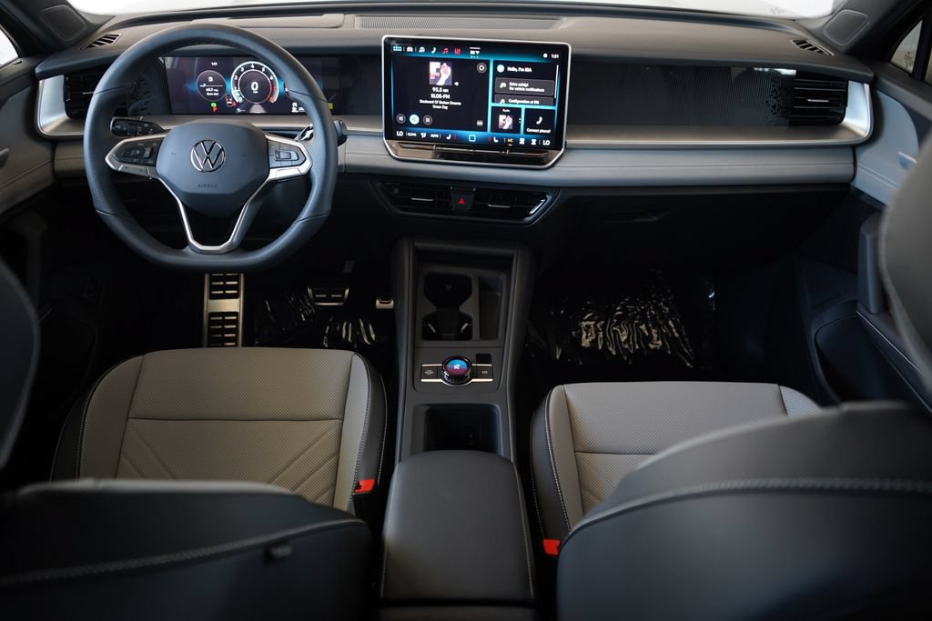 New 2026 Volkswagen Tiguan SE R-Line FWD image 8