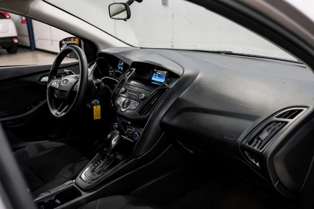 Used 2018 Ford Focus SE FWD image 18