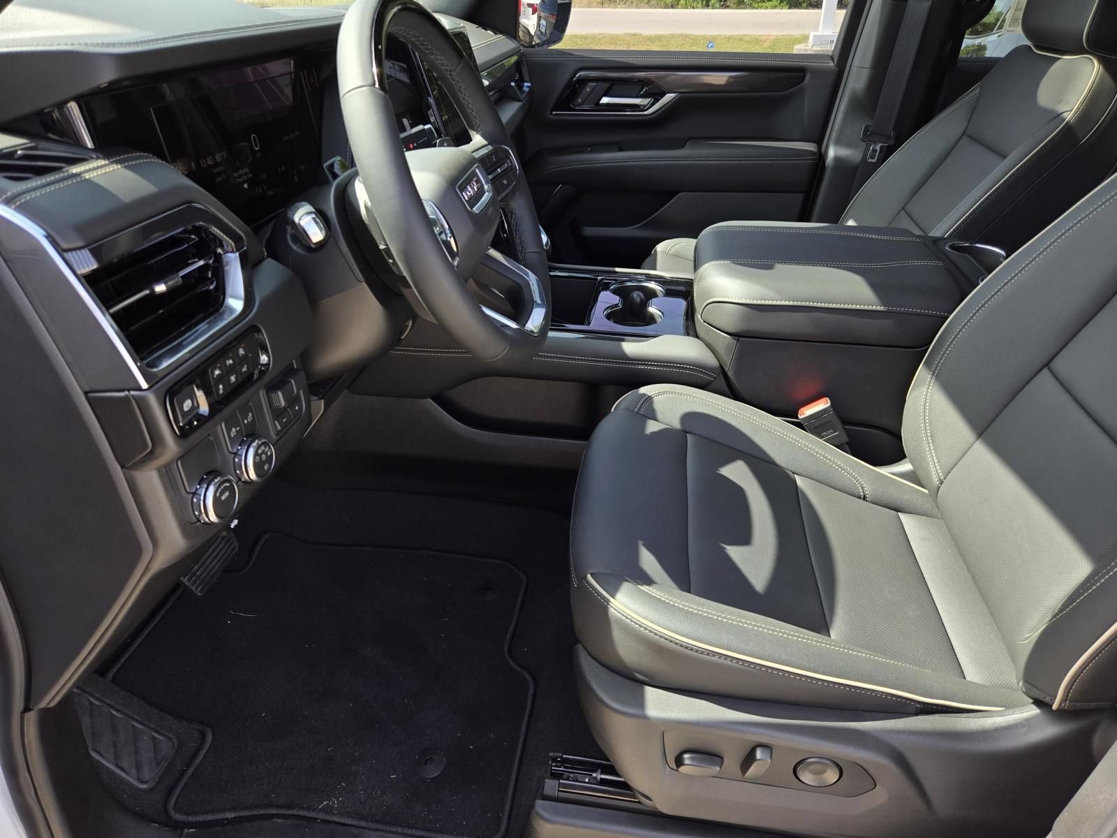 New 2026 GMC Yukon XL Denali w/ Sun & Power Step Package AWD/4WD image 7