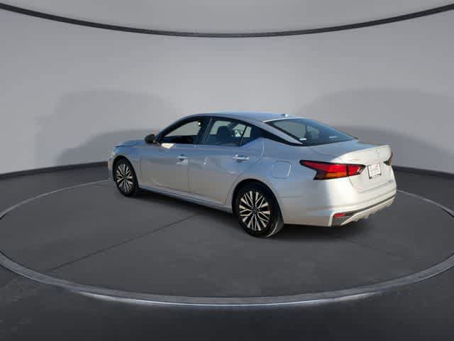 Used 2024 Nissan Altima 2.5 SV FWD image 6