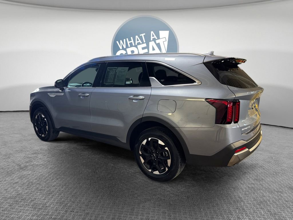 Certified 2025 Kia Sorento S image 6