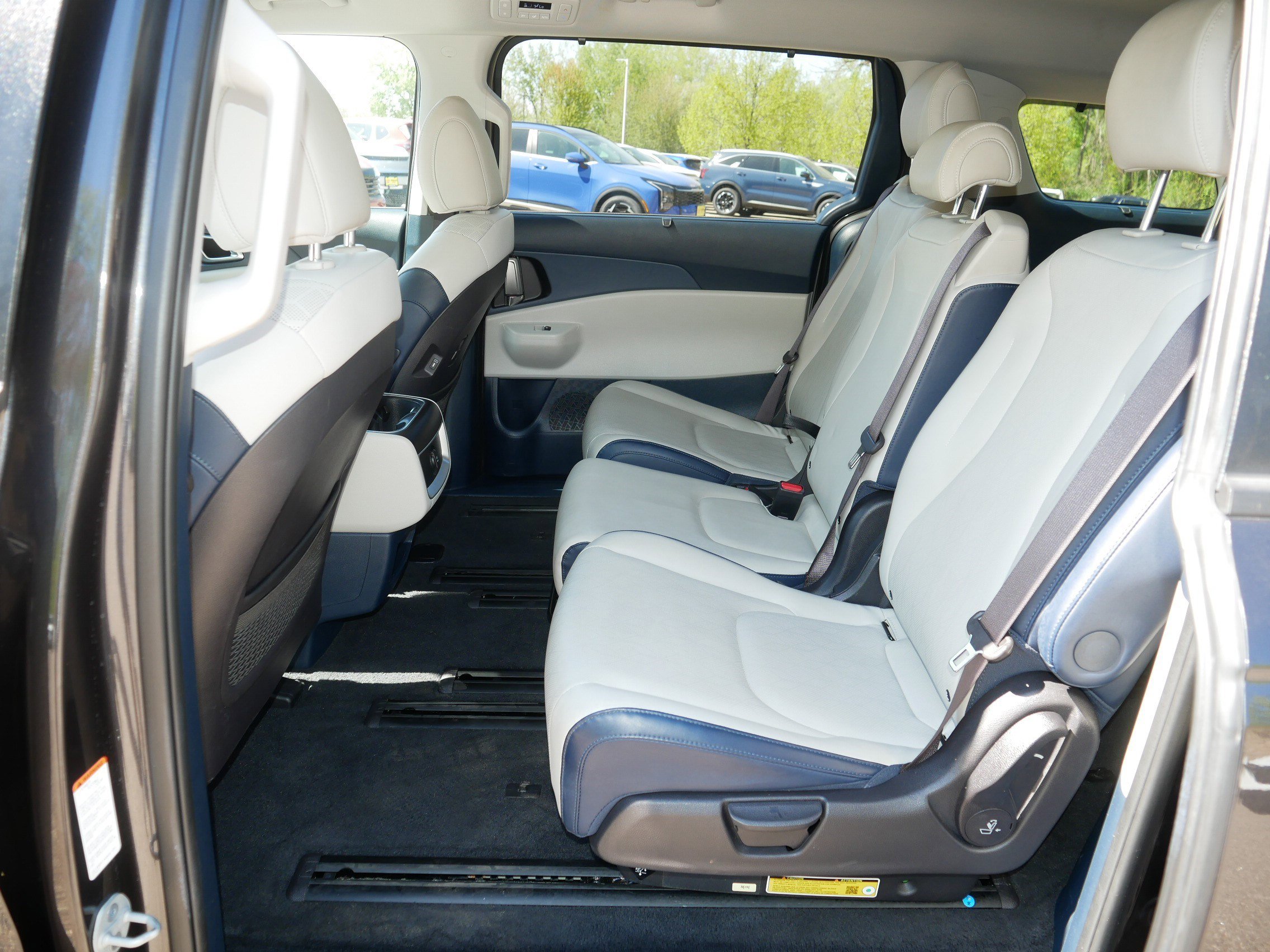 Certified 2025 Kia Carnival EX FWD image 36
