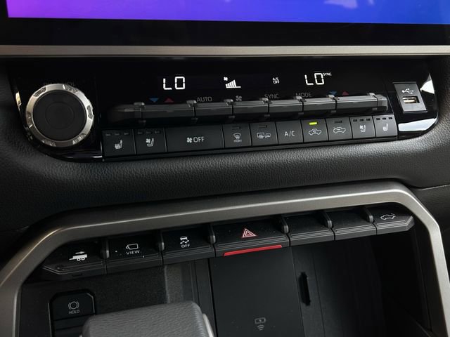 Used 2025 Toyota Tundra Limited AWD/4WD image 20