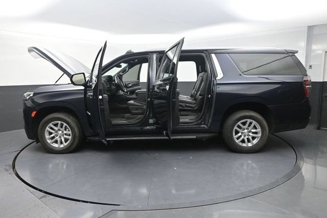 Used 2022 Chevrolet Suburban LT AWD/4WD image 43