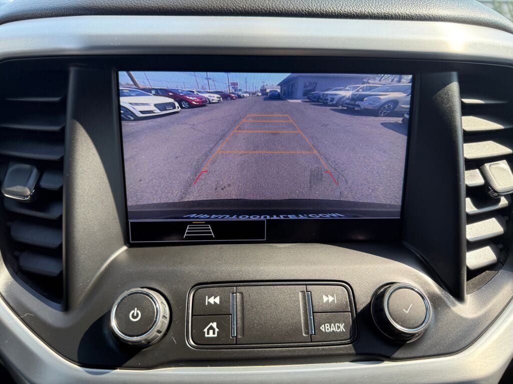 Used 2021 GMC Acadia SLE image 18