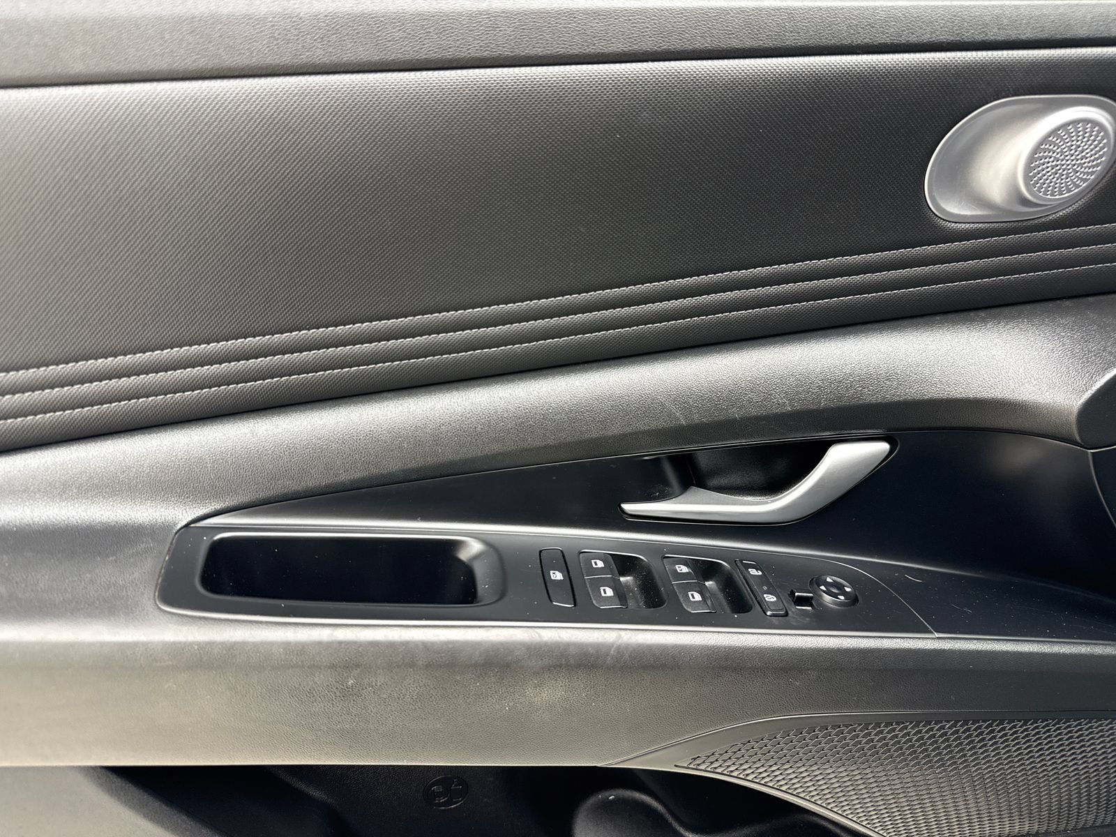 Used 2022 Hyundai Elantra Limited FWD image 34