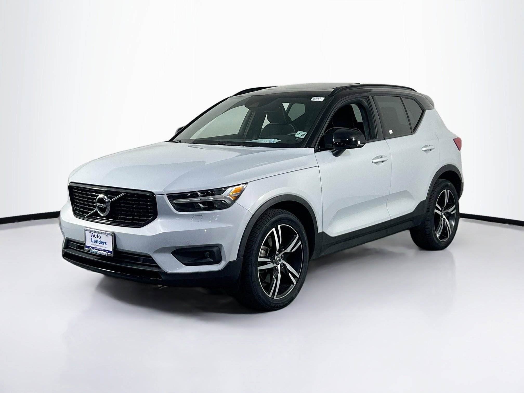 Used 2022 Volvo XC40 T5 R-Design w/ Climate Package