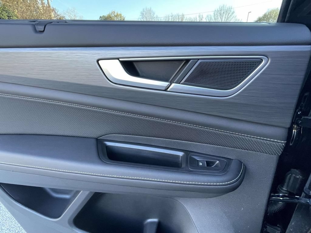 New 2026 Volkswagen Atlas Cross Sport SE AWD/4WD image 13