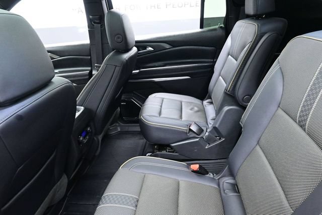 Used 2025 Chevrolet Traverse High Country w/ LPO, Floor Liner Package FWD image 24