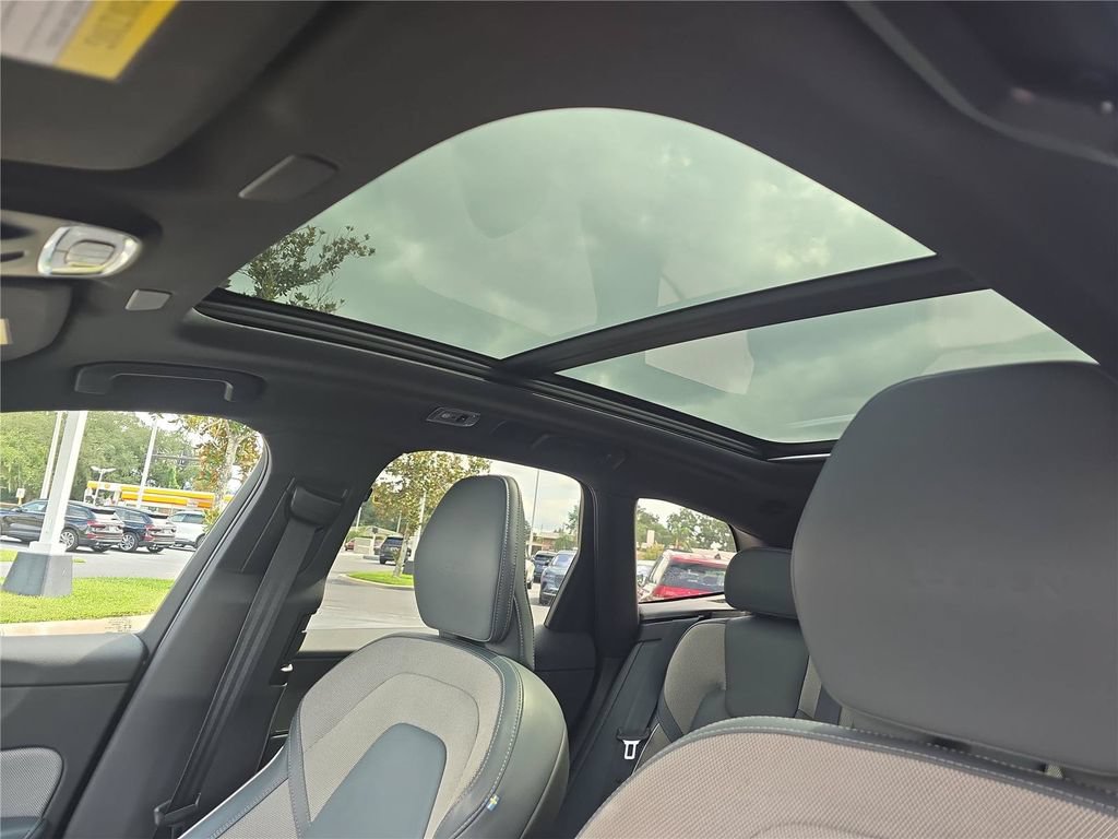 Used 2020 Volvo XC60 T5 R-Design w/ Protection Package Premier FWD image 25