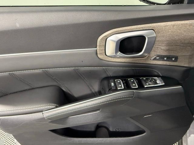 Used 2023 Kia Sorento SX Prestige image 16