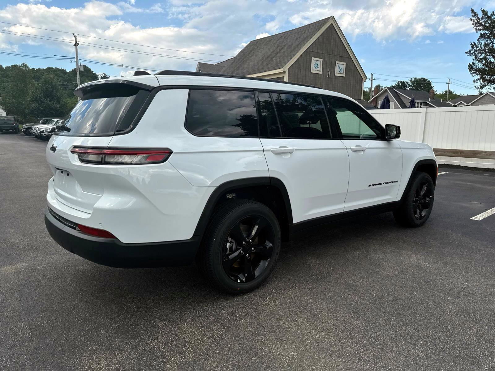 New 2025 Jeep Grand Cherokee L Altitude image 3