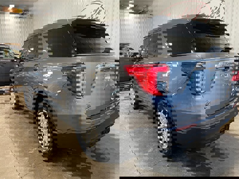 Used 2022 Ford Explorer 4WD w/ Class IV Trailer Tow Package image 3