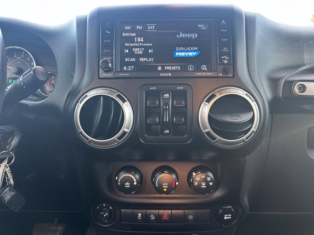 Used 2017 Jeep Wrangler Unlimited Sahara w/ Connectivity Group AWD/4WD image 22