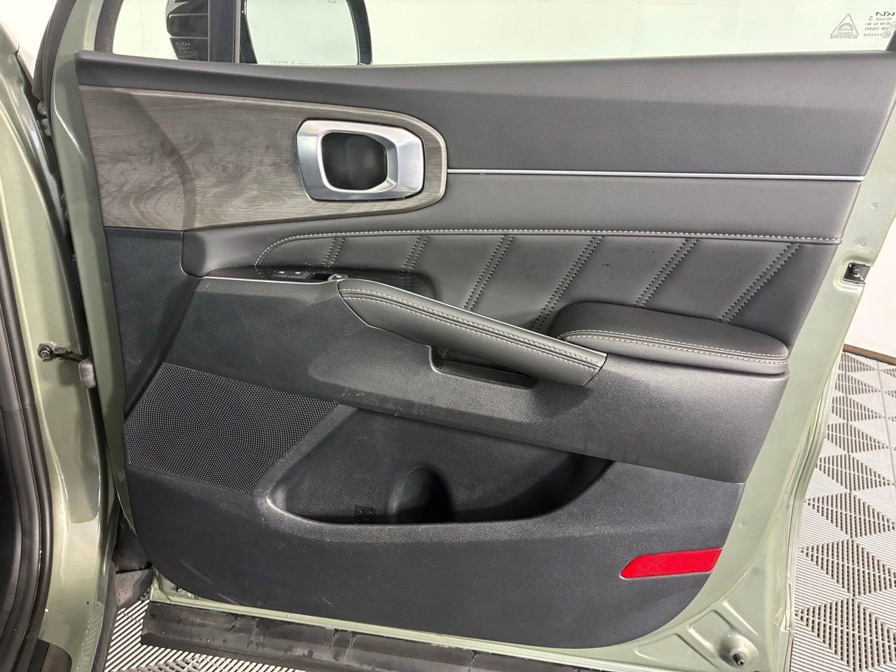 Used 2025 Kia Sorento SX image 37