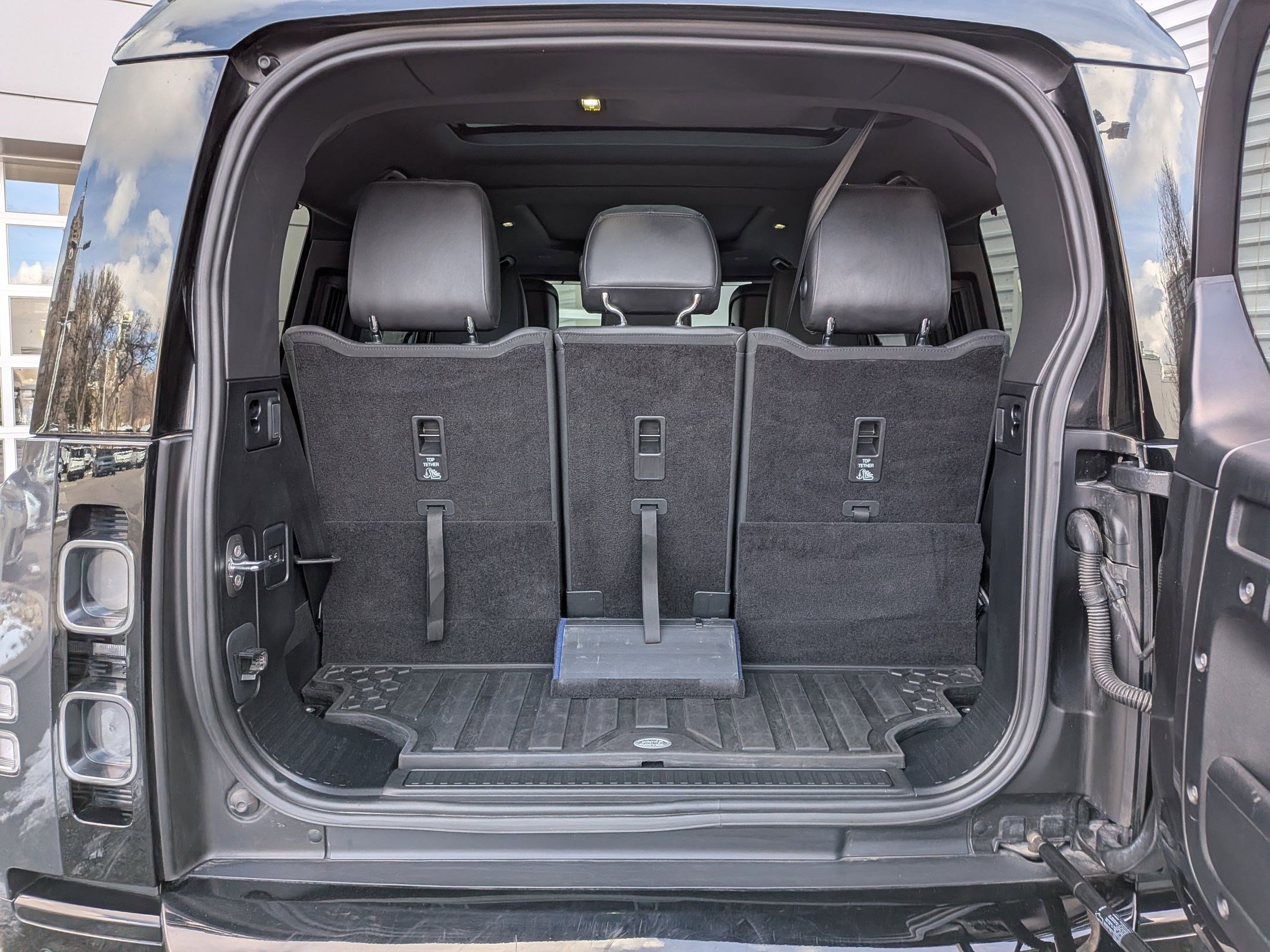 Used 2023 Land Rover Defender 130 X image 27