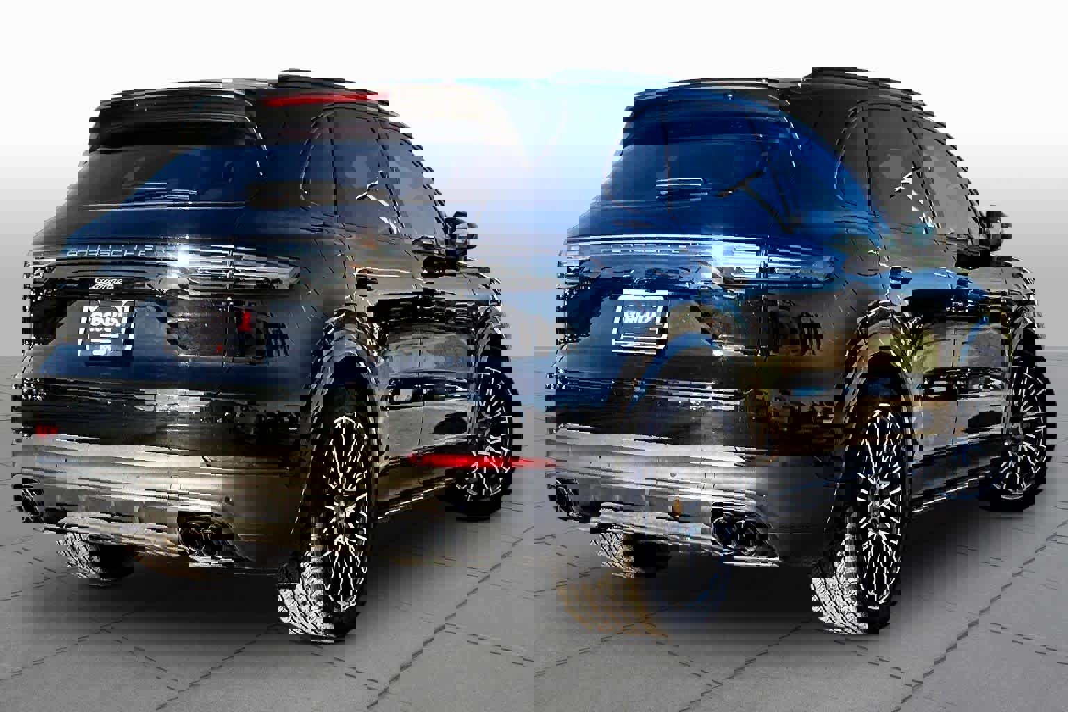 Used 2023 Porsche Cayenne image 13