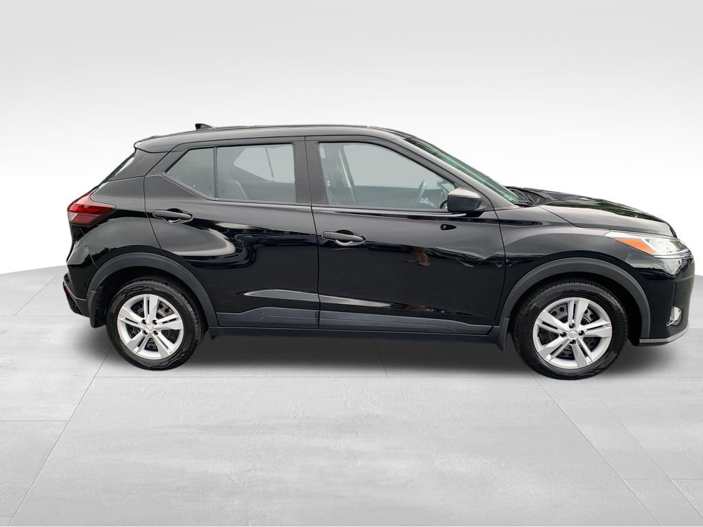 Used 2022 Nissan Kicks S FWD image 6