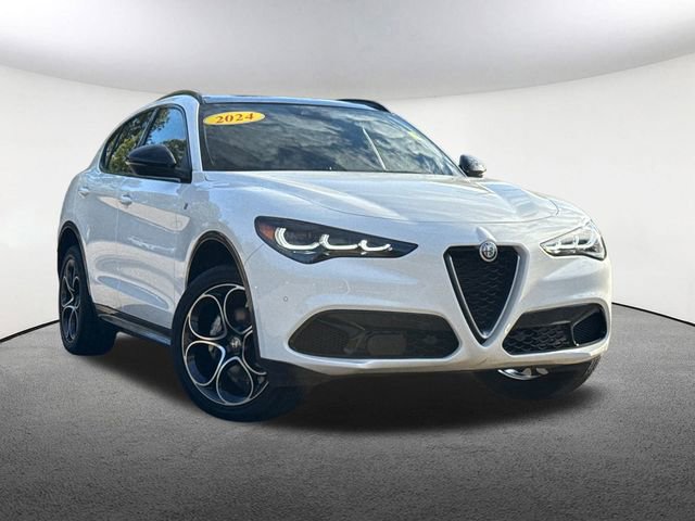 Used 2024 Alfa Romeo Stelvio Ti w/ Active Assist Plus Package image 2