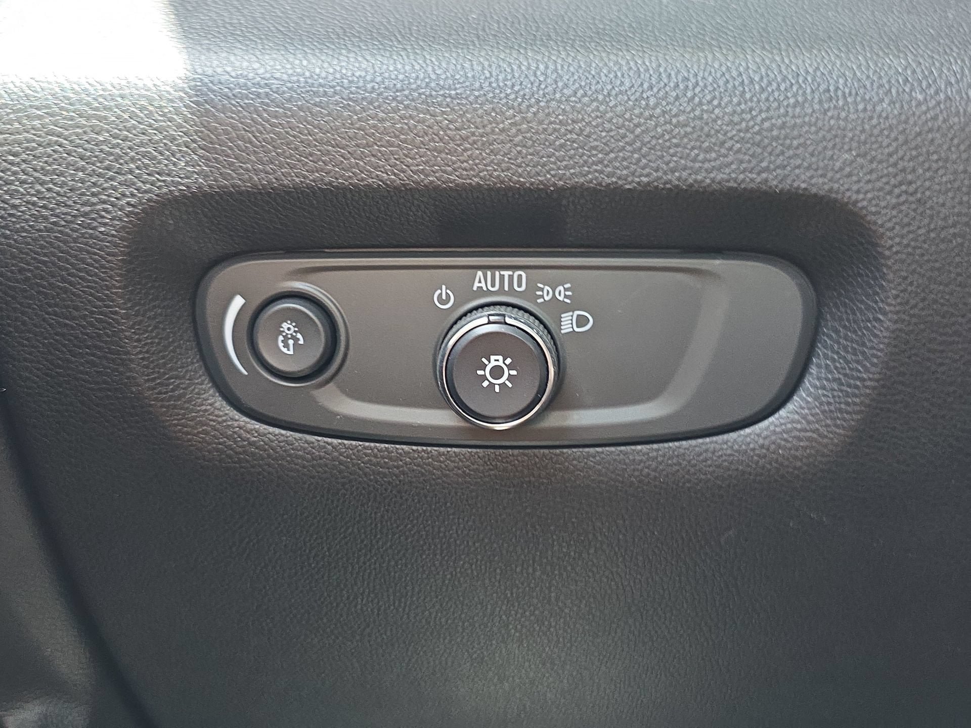 Used 2020 Chevrolet Traverse LS w/ LPO, Blackout Package FWD image 26