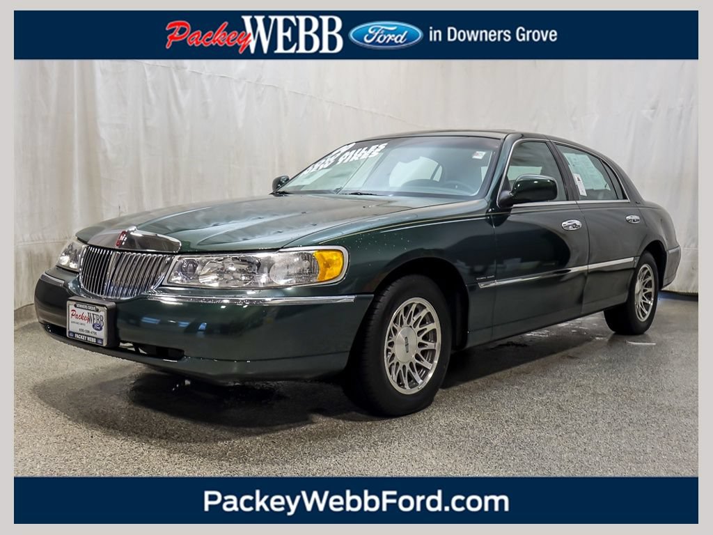 Used 1999 Lincoln Town Car Signature RWD image 1