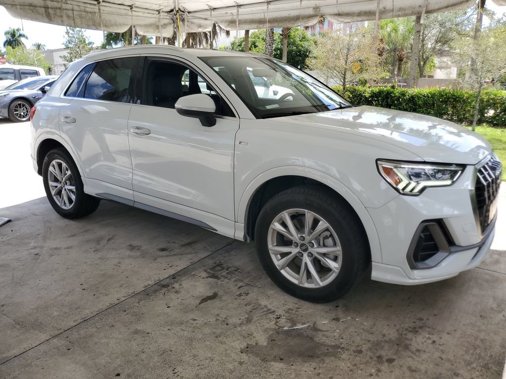 Used 2024 Audi Q3 2.0T Premium w/ Convenience Package AWD/4WD image 2