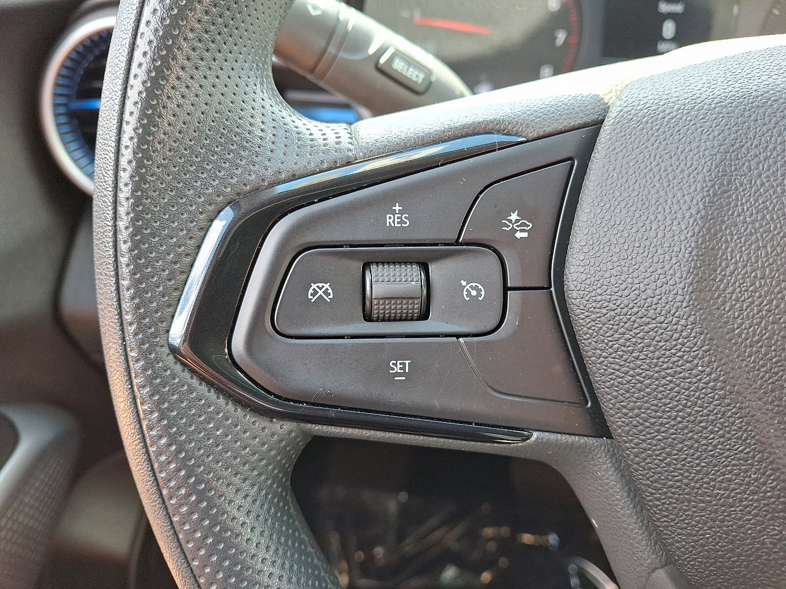 Used 2025 Chevrolet Trax LS image 21