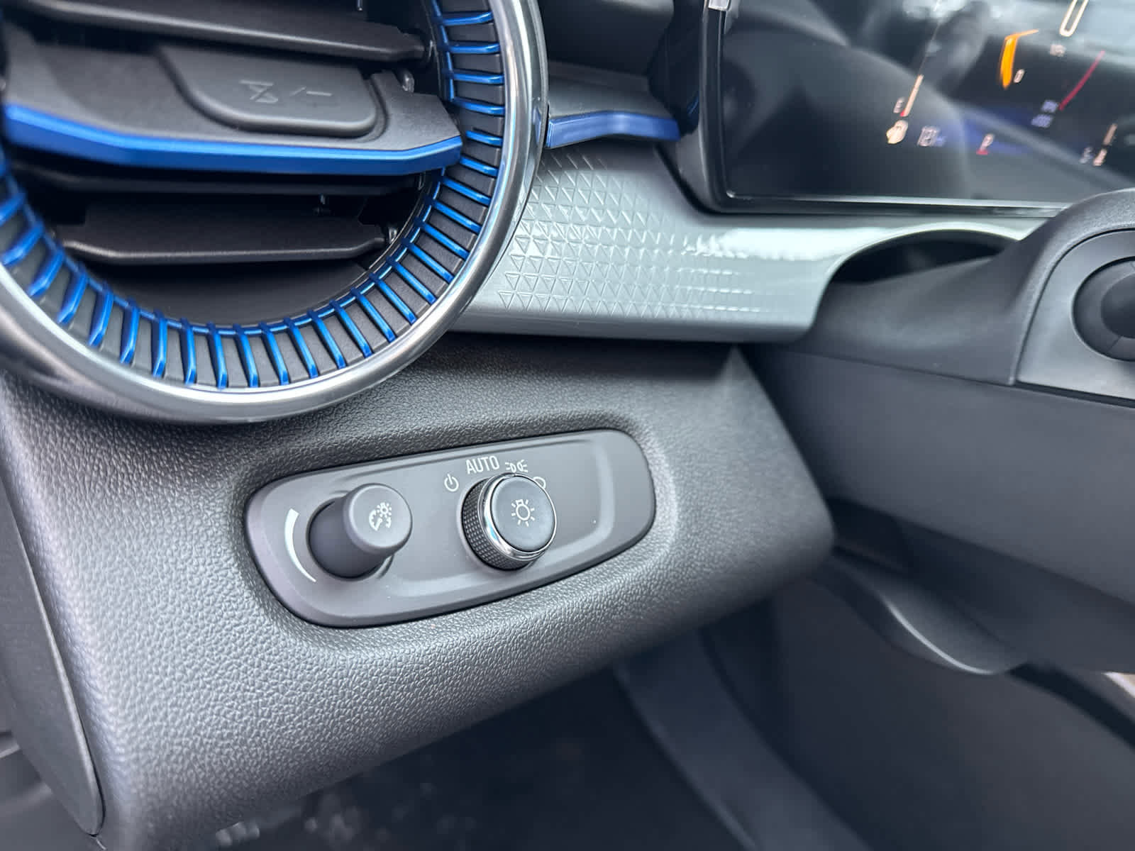 New 2026 Chevrolet Trax LT w/ Driver Confidence Package image 18