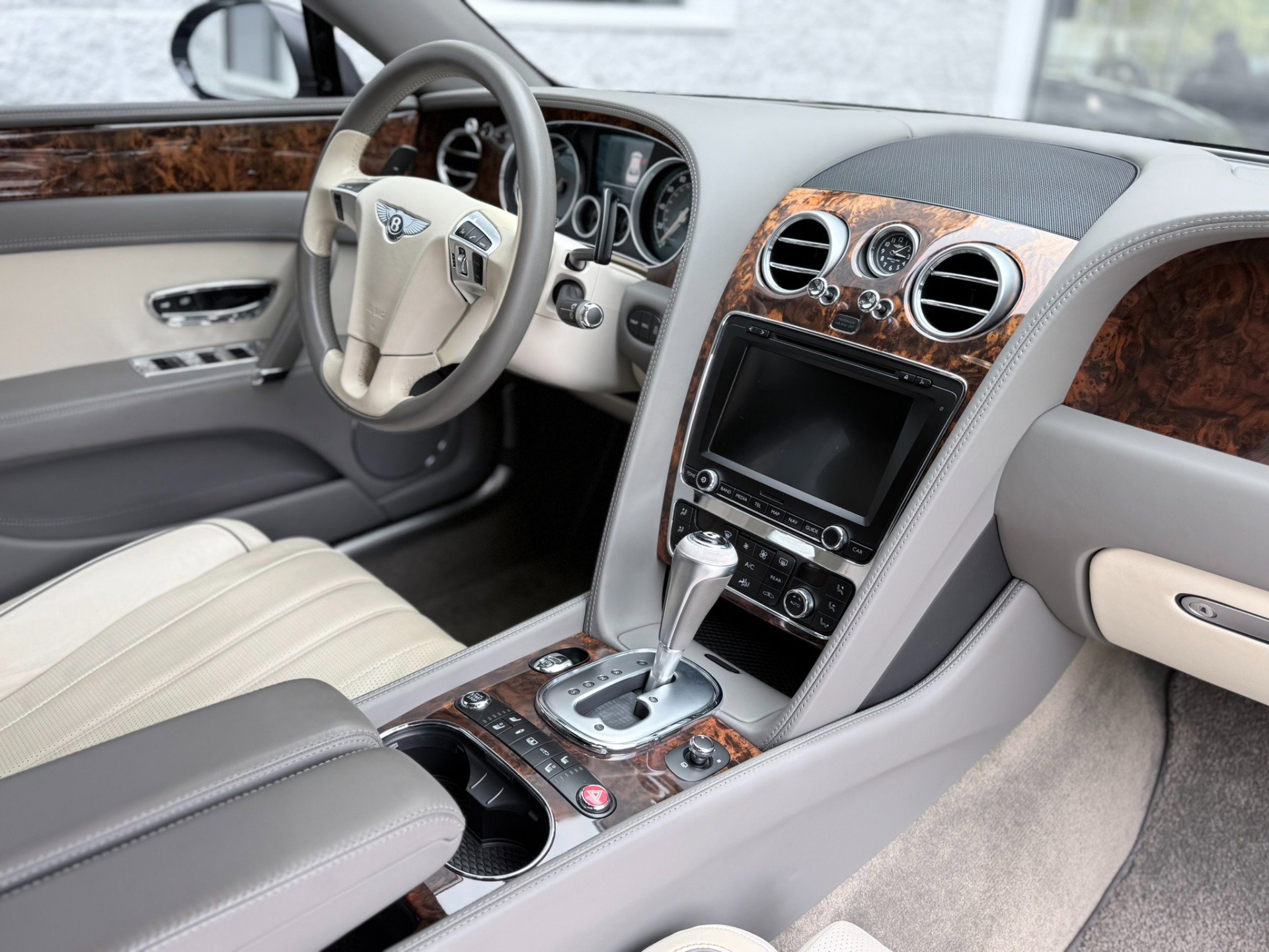 Used 2015 Bentley Flying Spur V8 AWD/4WD image 36