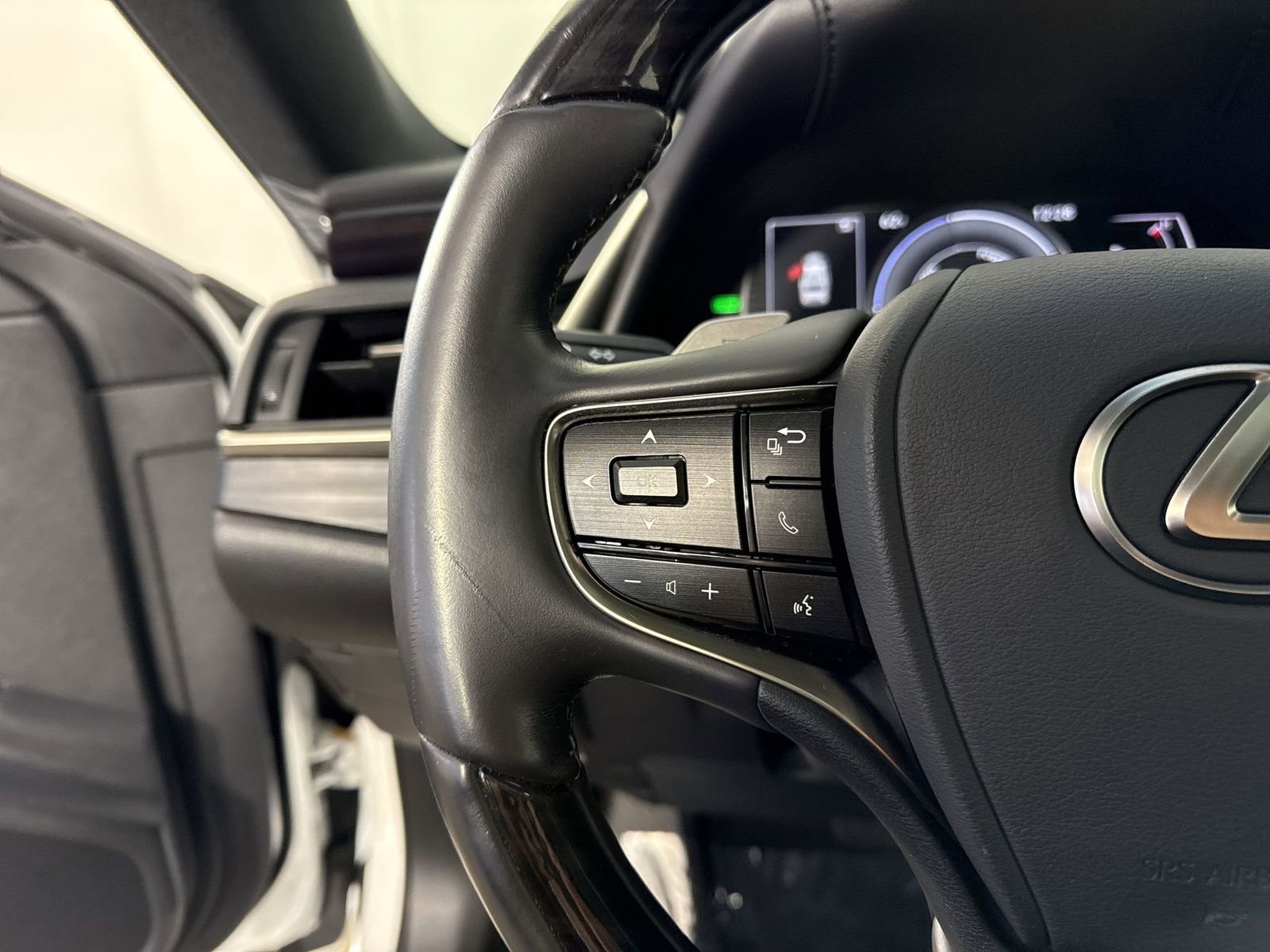 Used 2021 Lexus ES 300h w/ Premium Package image 12