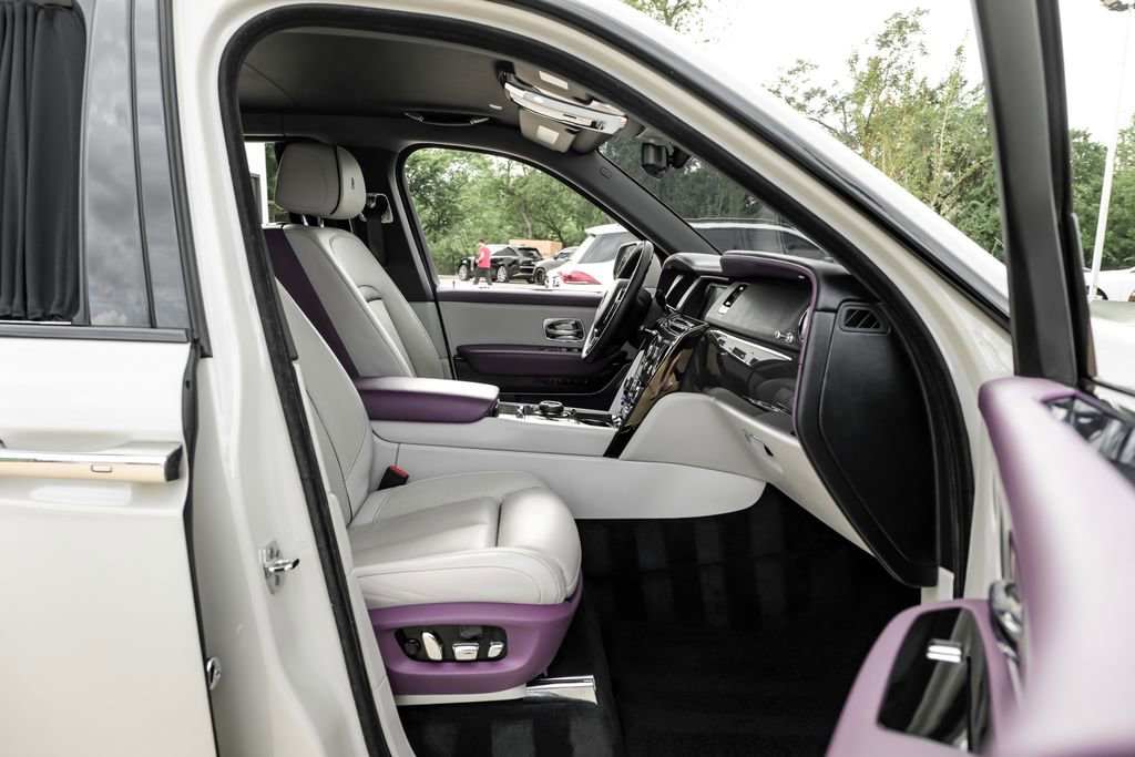 Used 2022 Rolls-Royce Cullinan Black Badge image 31