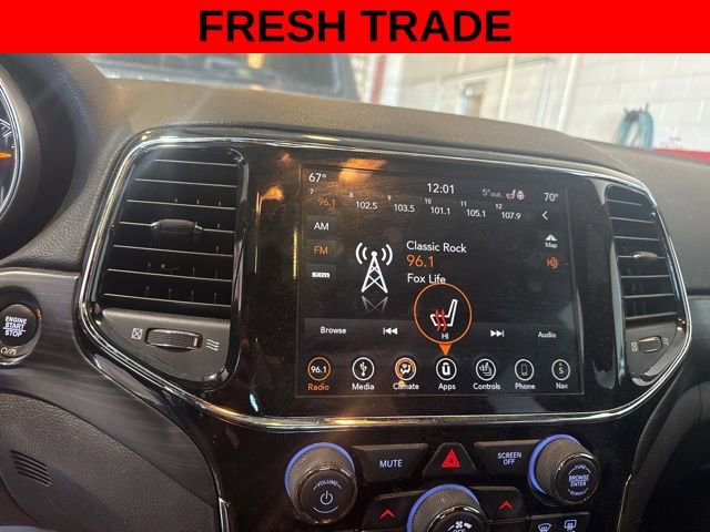 Used 2019 Jeep Grand Cherokee Altitude image 11