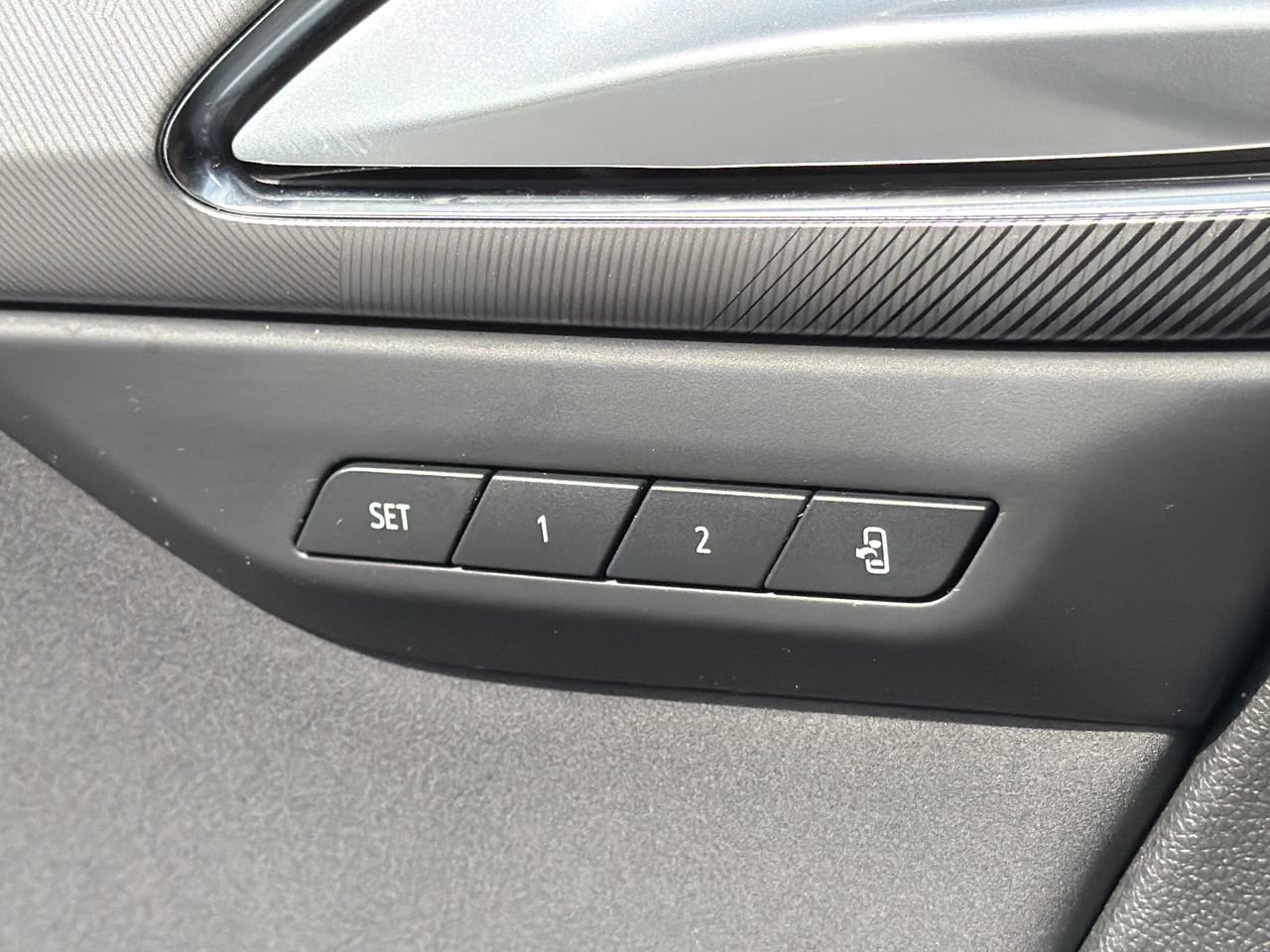 Used 2025 Buick Envision Sport Touring AWD/4WD image 17