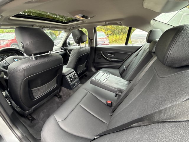 Used 2018 BMW 320i xDrive Sedan AWD/4WD image 35