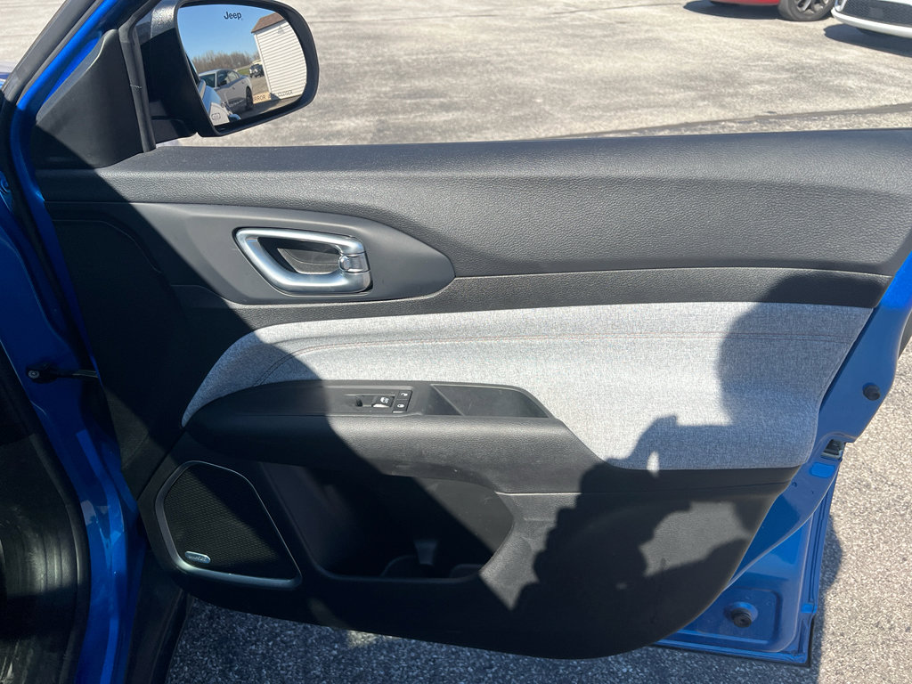 Used 2023 Jeep Compass Latitude w/ Sun and Sound Group image 17