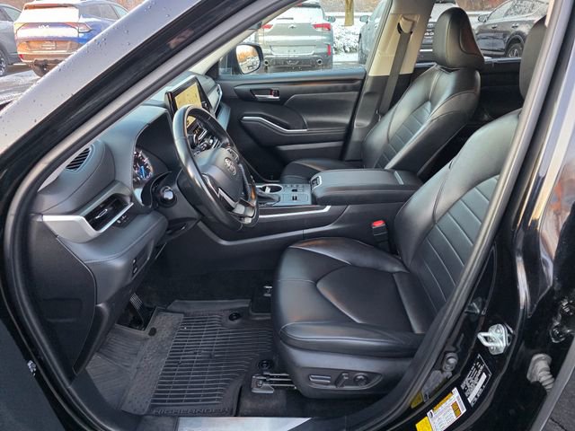 Used 2023 Toyota Highlander XLE image 16