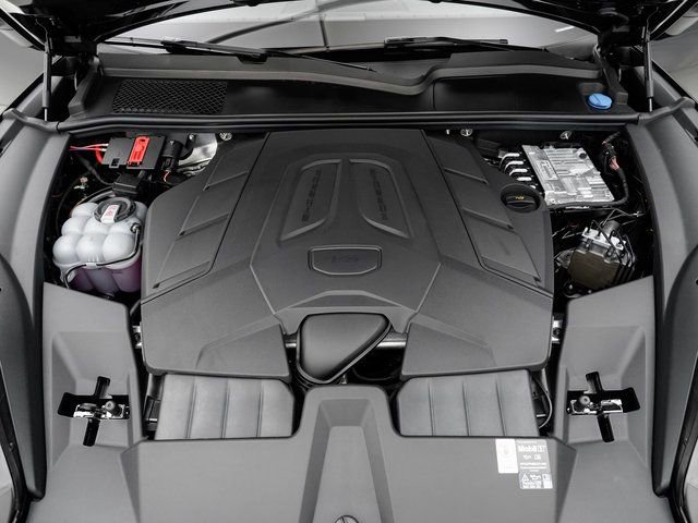 Certified 2025 Porsche Cayenne Coupe image 28