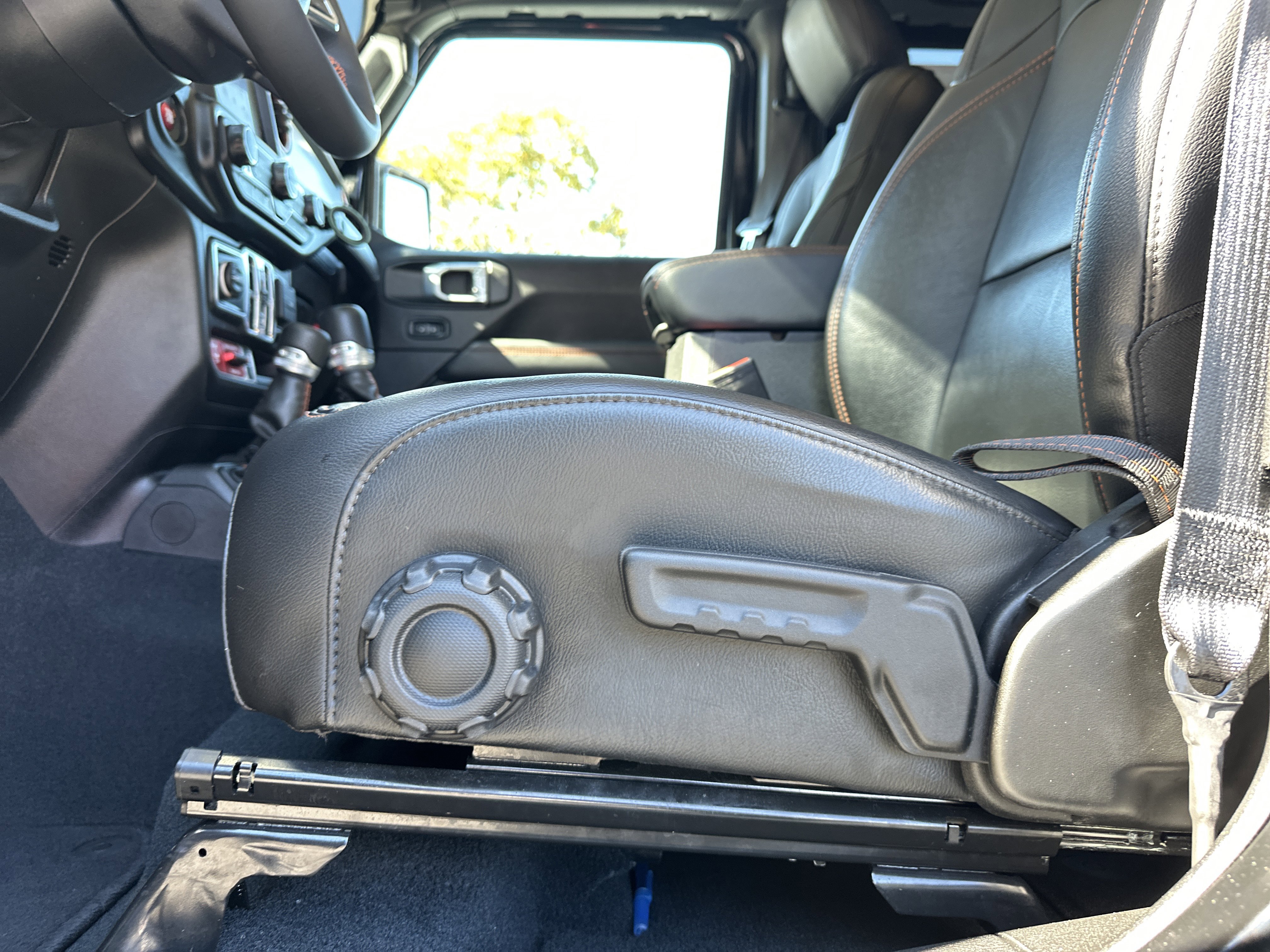 Used 2022 Jeep Gladiator Mojave w/ Trailer Tow Package image 11