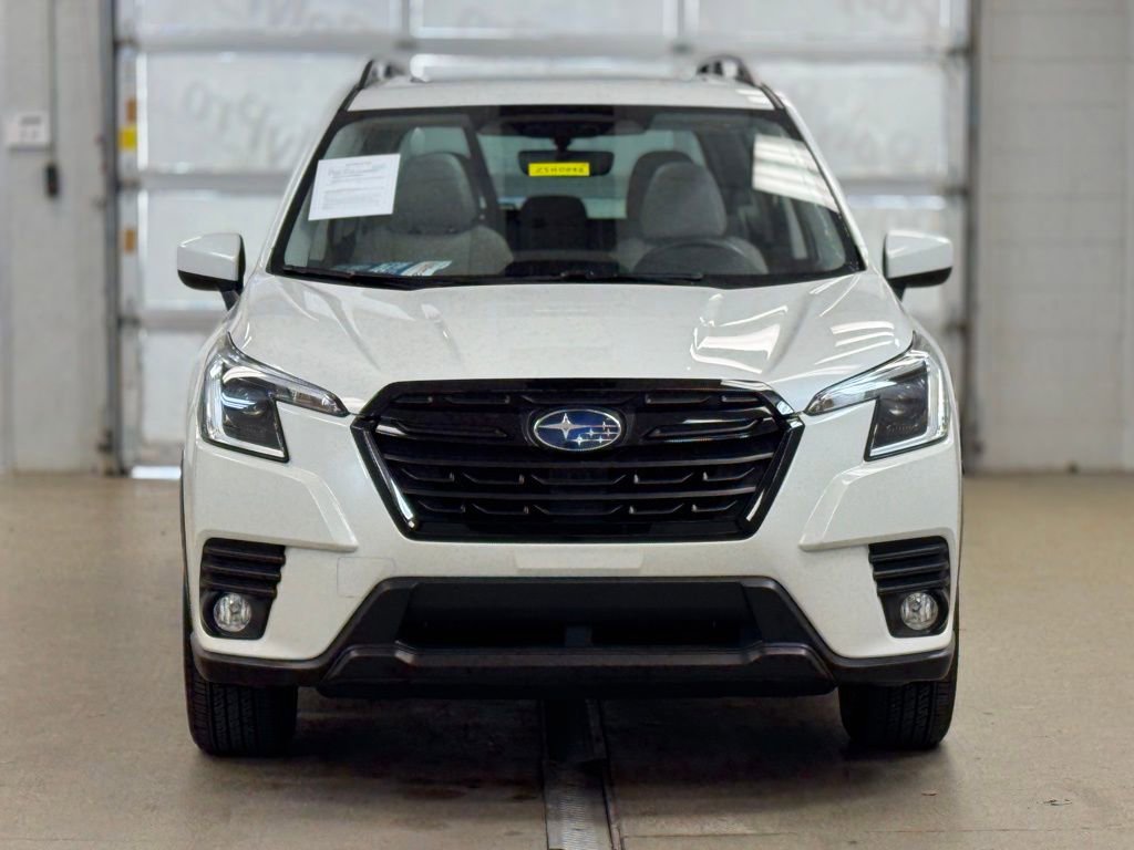 Used 2023 Subaru Forester Premium image 2