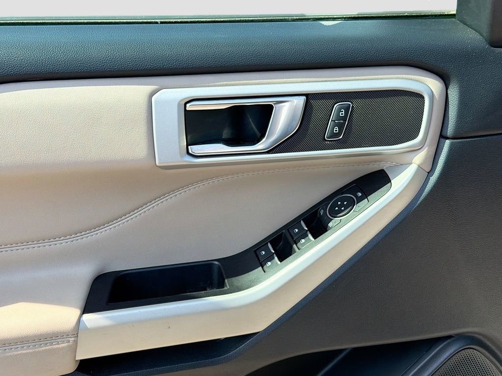 Used 2021 Ford Explorer XLT image 17