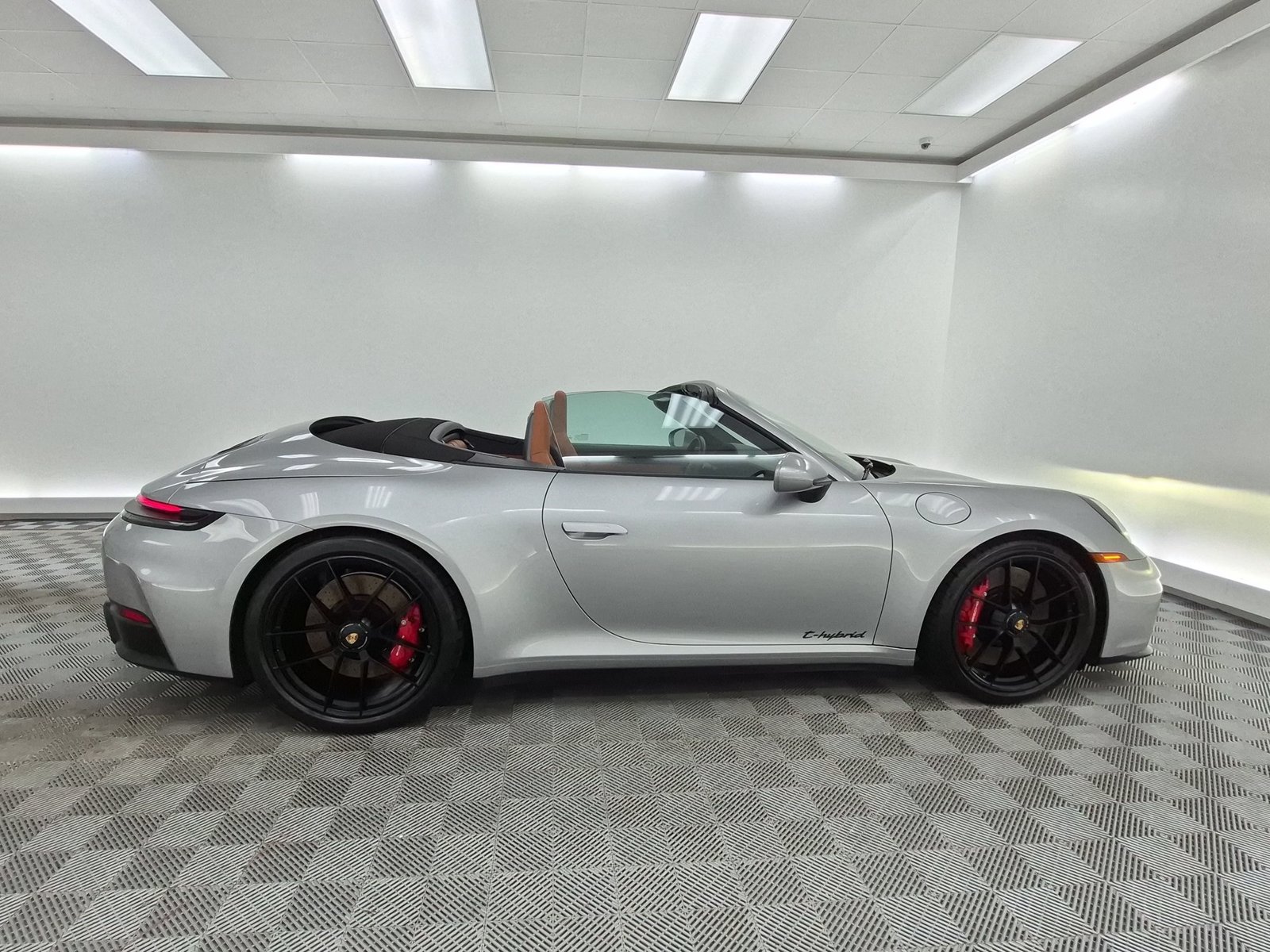 Used 2025 Porsche 911 Carrera GTS RWD image 8