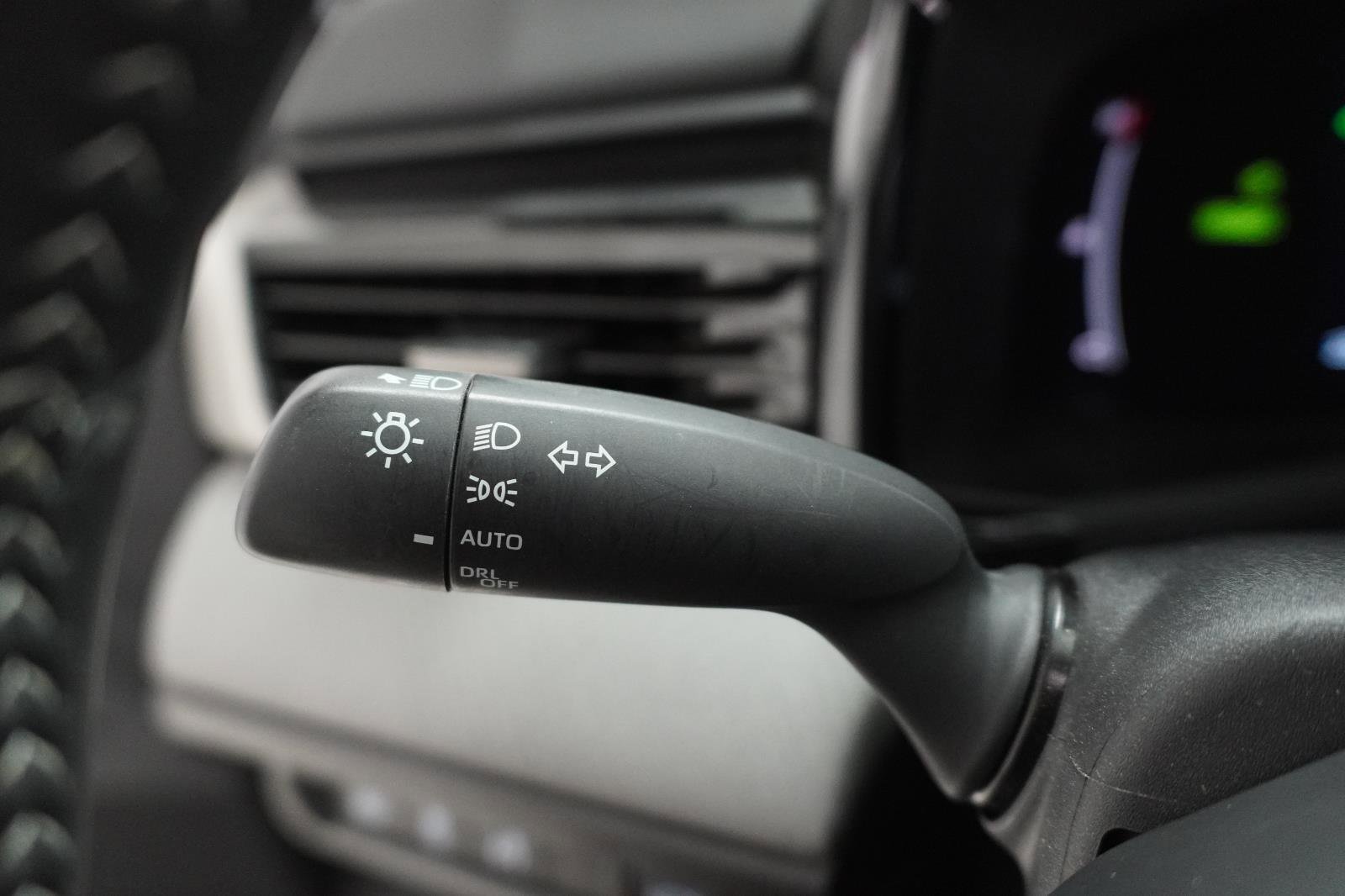 Used 2025 Toyota Camry SE FWD image 19