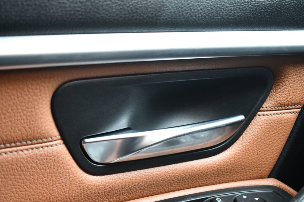 Used 2017 BMW 330i xDrive 330i xDrive image 16