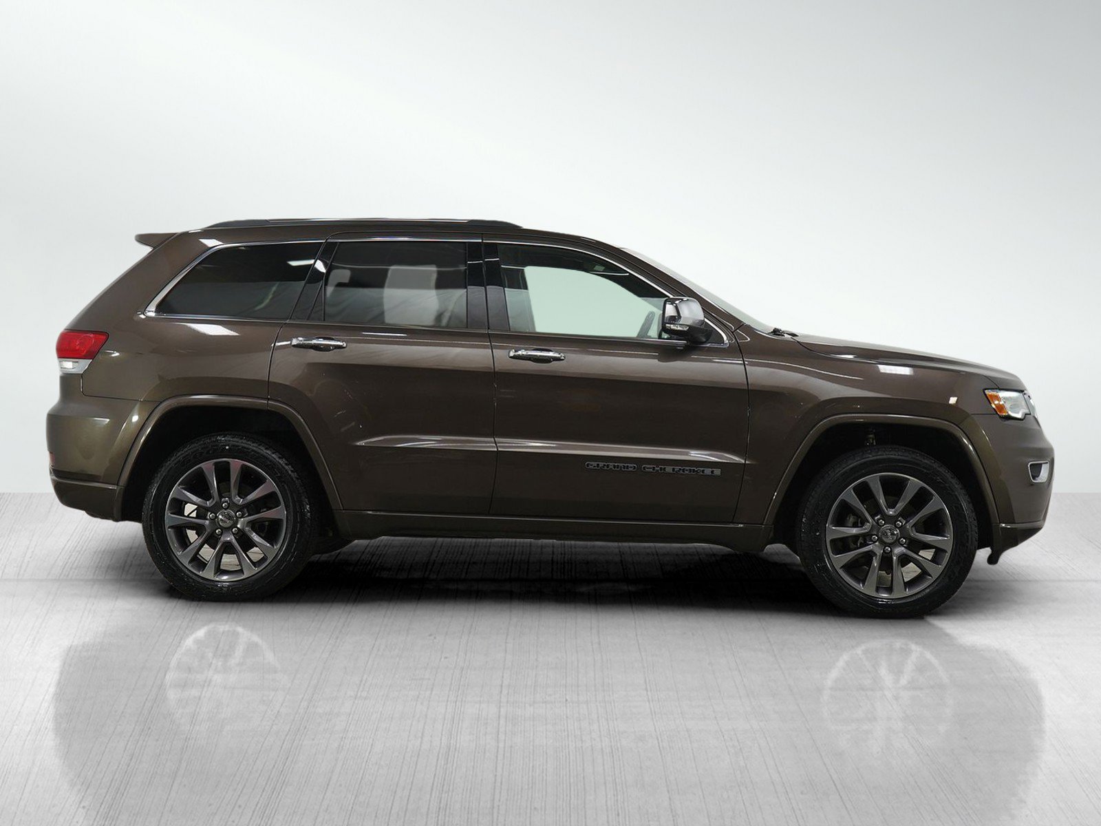 Used 2018 Jeep Grand Cherokee Overland image 6