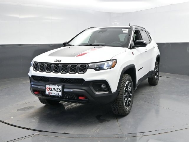 New 2026 Jeep Compass Trailhawk w/ Sun, Sound & Navigation Group AWD/4WD image 5
